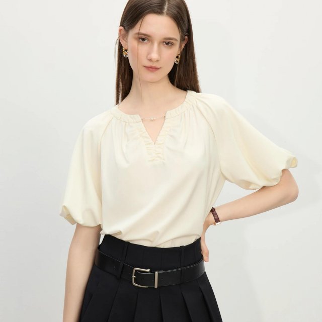 Chic Summer V-Neck Blouse with Billowy Sleeves – Casual & Office Look